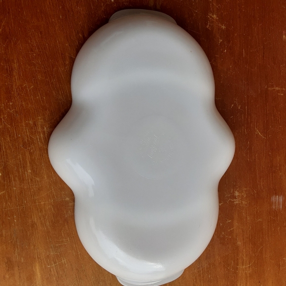 Fire King ovenware Milk Glass serving dish with gold trim - Picture 6 of 7